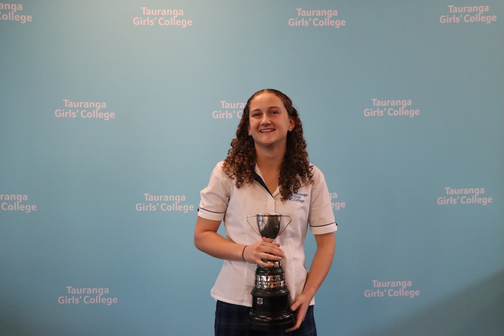 Ella-Robinson--R-Polley-Cup--Intermediate-Athletics-Champ.JPG